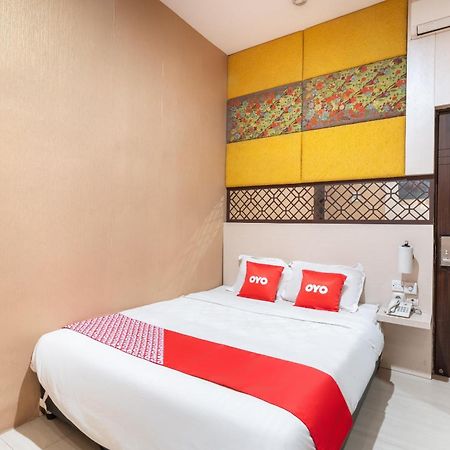 Super Oyo Flagship 91863 Metro House Hotel Surabaya Exterior foto