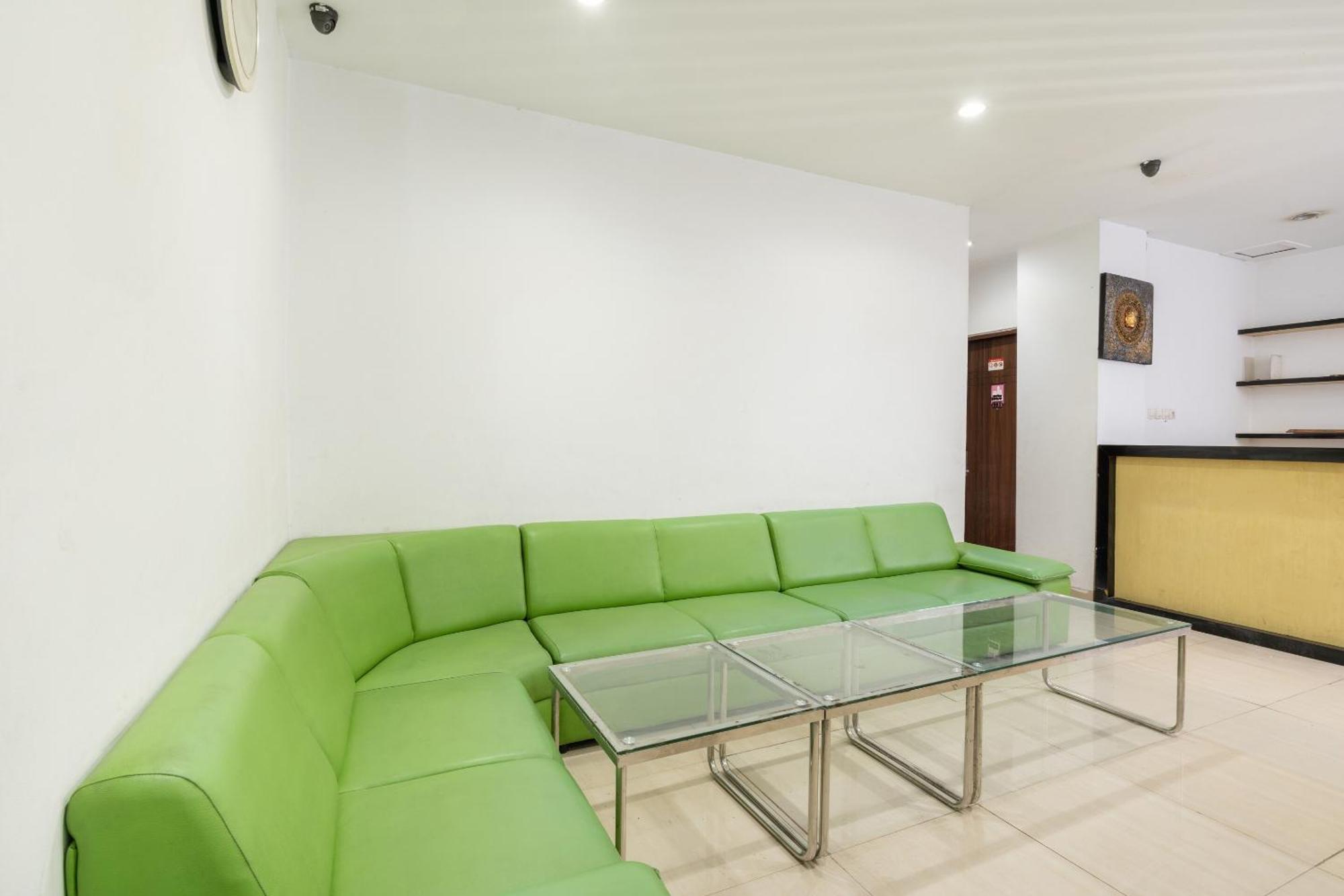 Super Oyo Flagship 91863 Metro House Hotel Surabaya Exterior foto