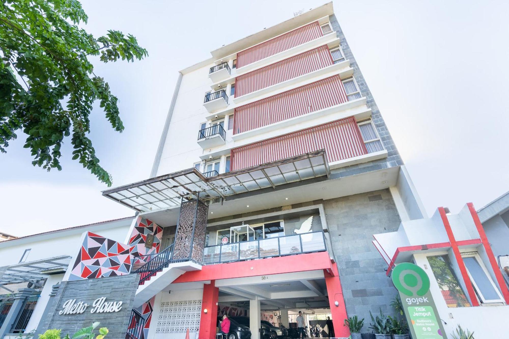 Super Oyo Flagship 91863 Metro House Hotel Surabaya Exterior foto