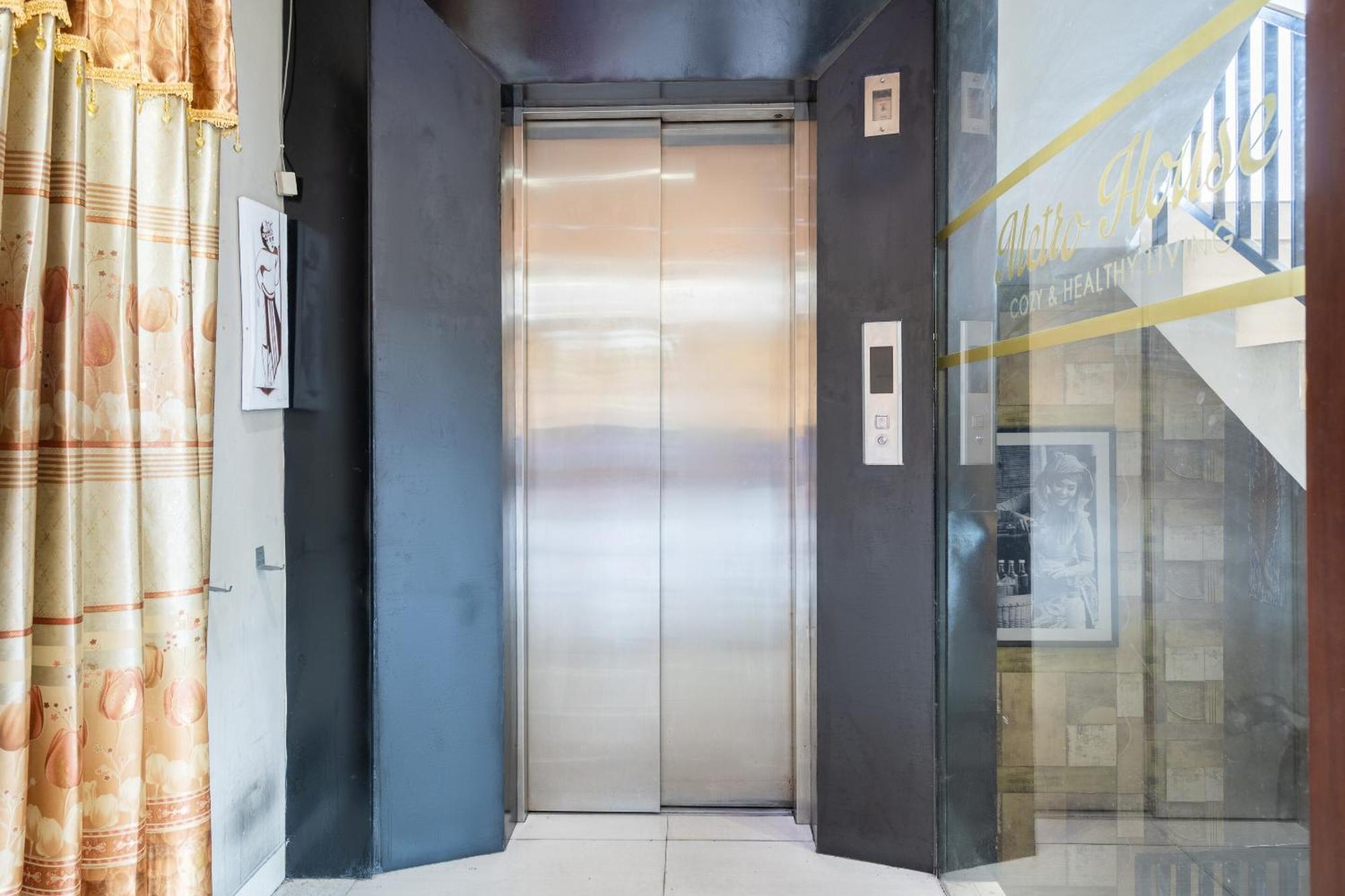 Super Oyo Flagship 91863 Metro House Hotel Surabaya Exterior foto